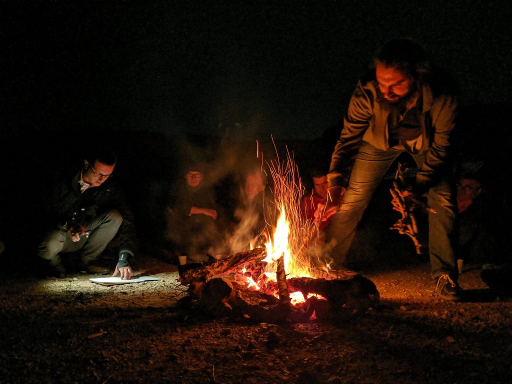 Image de feu dans ou camp ou week-end
